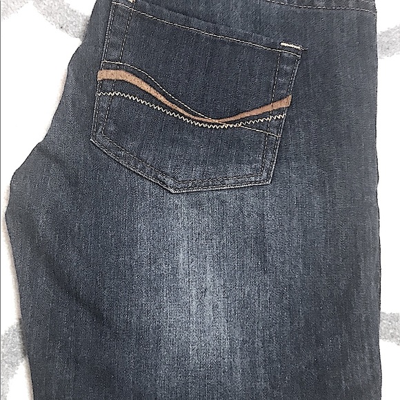 🆕SO-MACY’S CUTE-COMFY DARK WASHED BERMUDA SHORTS - Picture 2 of 4